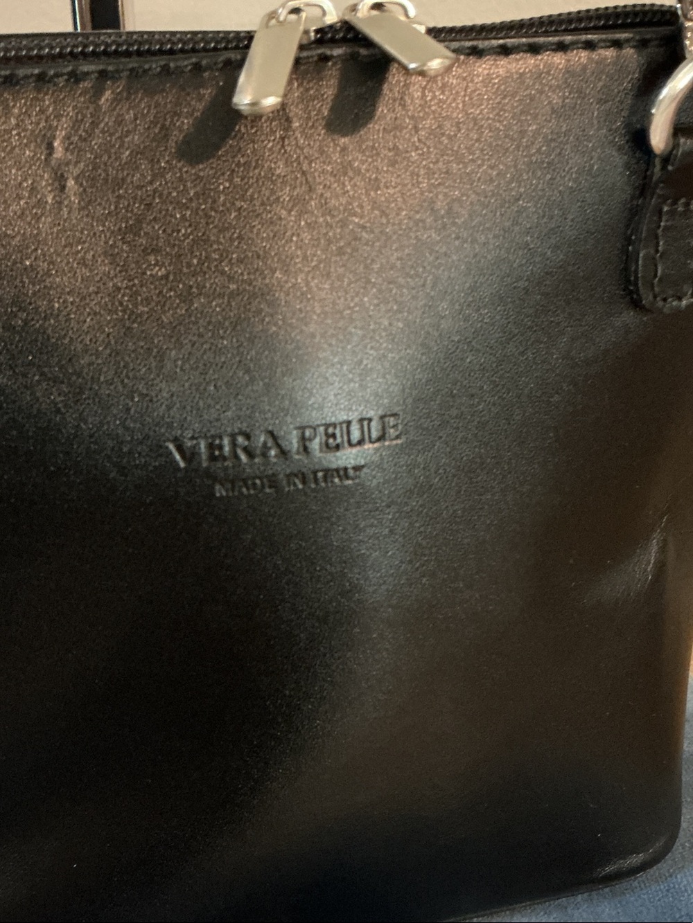 Vera Pelle Black Leather Crossbody Shoulder Bag Silver Hardware EUC 7x6.5x3.25 - Picture 2 of 8